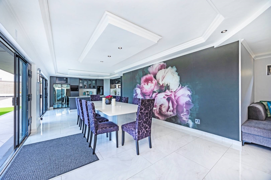 8 Bedroom Property for Sale in Plattekloof Western Cape